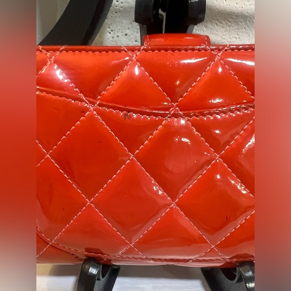 Chanel Matelassé Zip Wallet with Contrast Threading - Picture 13 of 14